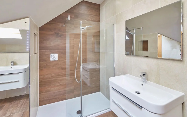 Host Stay Shunner Howe Lodge