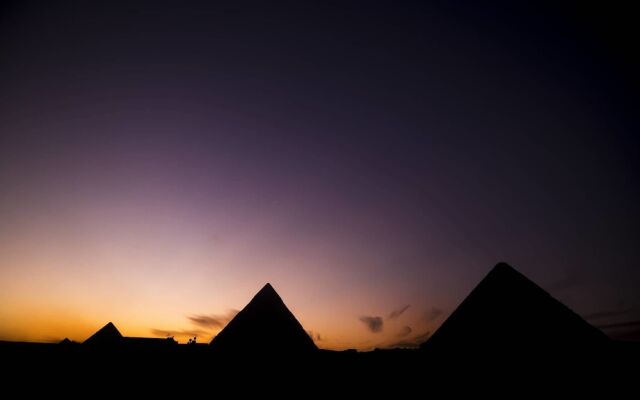 The Pyramids Inn Cheops