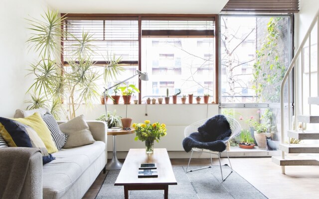 Classic Central London Home by Farringdon