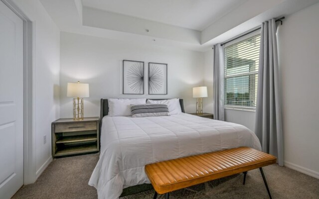 Spacious Beautiful 3-br Condo Prime Location