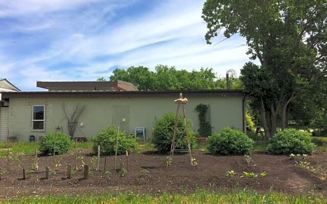 Moon Gate Guest House