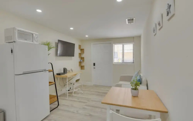 Nifty Miami Apartment ~ 5 Mi to Downtown!