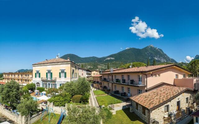 Hotel Regina Del Garda Suite