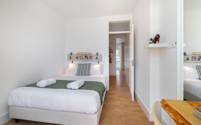 Modern Lisbon Apartments by SoulPlaces