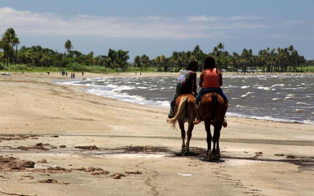 Travellers Beach Resort - Hostel