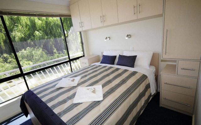 Boats And Bedzzz & Renmark River Villas
