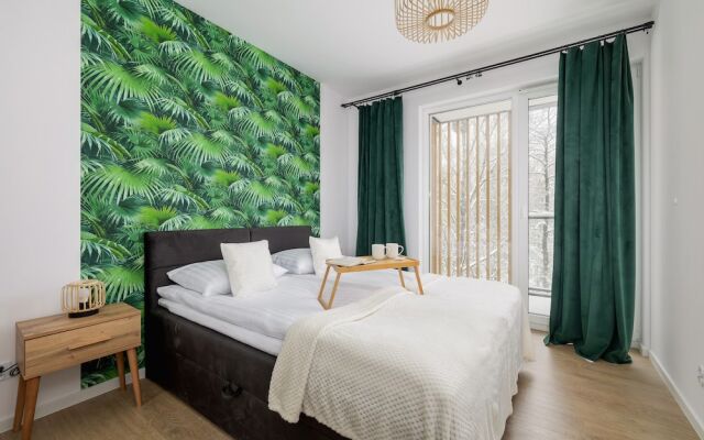 Apartament Otoczony Zielenią by Renters