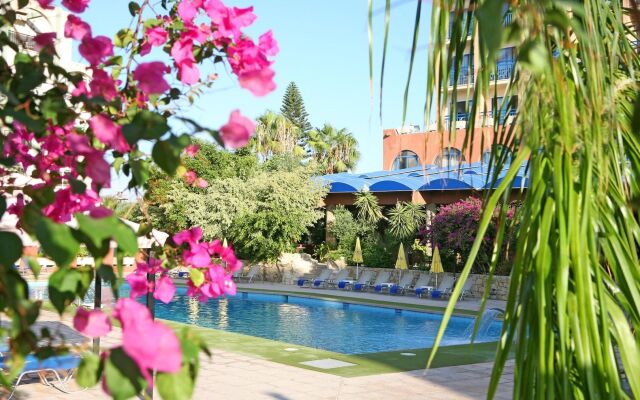 Navarria Hotel