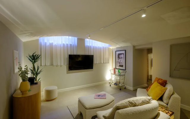 FINCH Boutique Hotel
