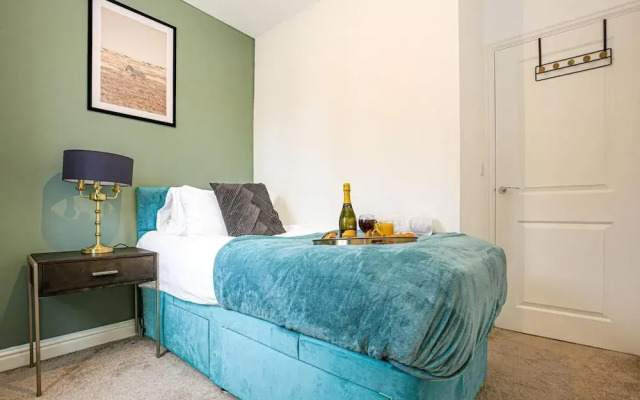 Detached 4 Bed-ultrafast Wifi,garden,free Parking