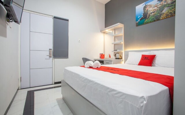 RedDoorz Plus near Politeknik Negeri Malang