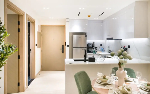 Easygo- Stylish 1bdr Binghatti Corner