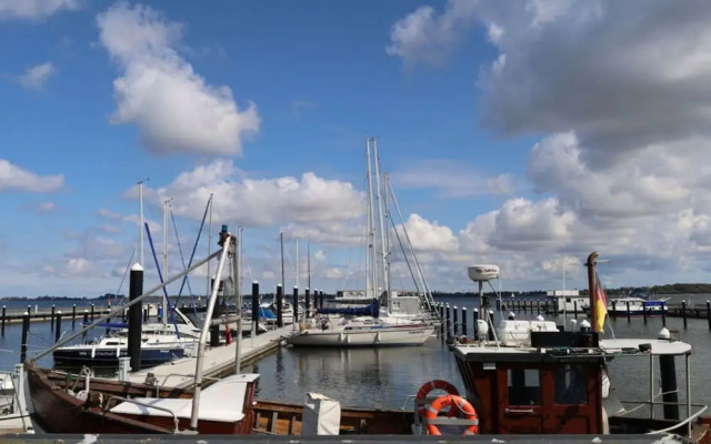 Houseboat Liliput Comfortable Holiday Residence