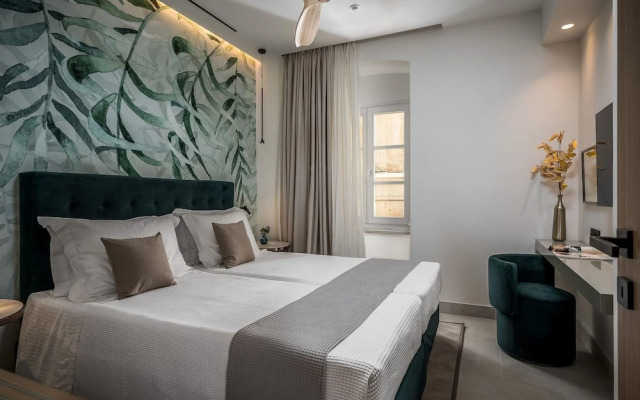 Deluxe Suite Side Sea View