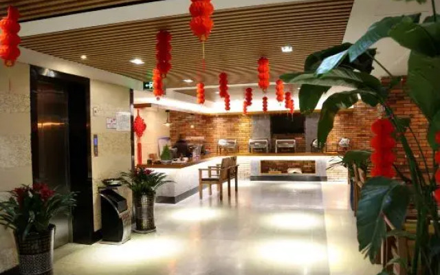 Pai Hotel (Xinchang Qixing Residential District Branch)