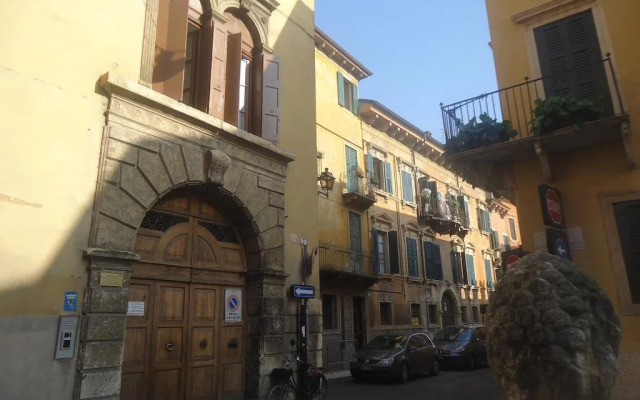 Protezione Della Giovane