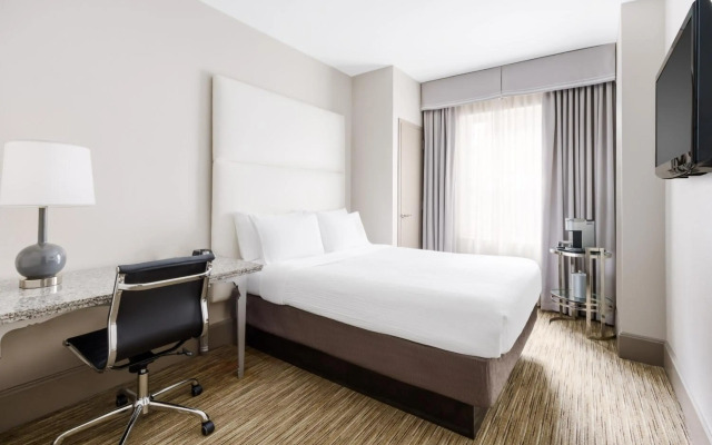 Holiday Inn Express Chicago - Magnificent Mile by IHG