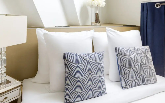 Merveil Luxury Suites - Royale - Saint Honore view