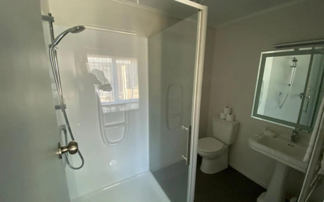 Grove Park Motor Lodge