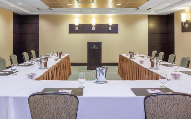 Crowne Plaza Lombard Downers Grove by IHG