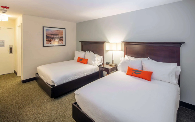 Collegian Hotel & Suites, Trademark Collection by Wyndham - фото 4