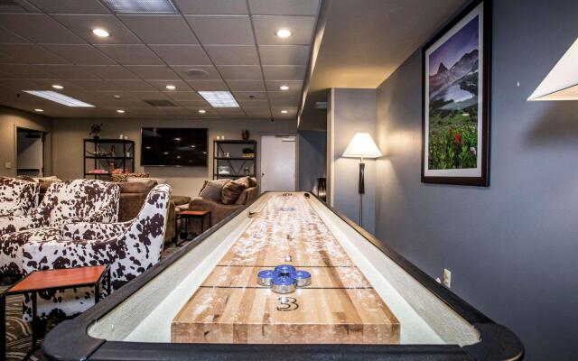 The Pine Lodge on Whitefish River