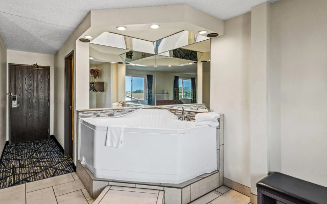 Super 8 by Wyndham Independence Kansas City