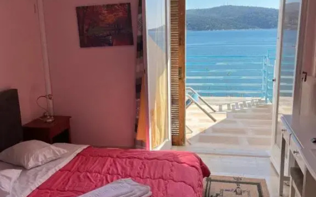 Stratos Hotel