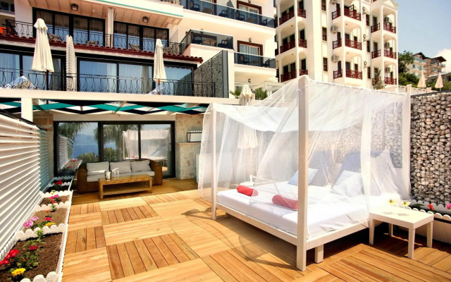 Nur Beach Hotel