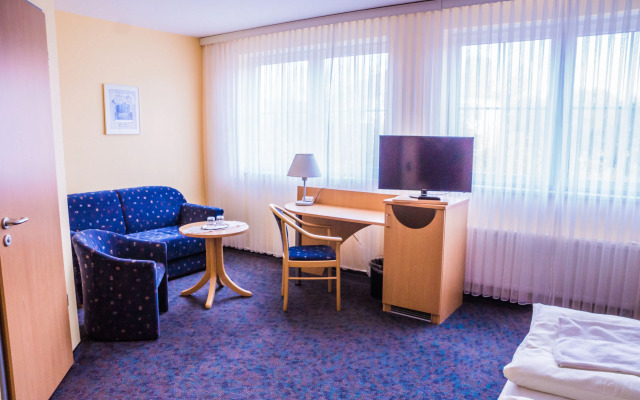 Warias Hotel & Restaurant