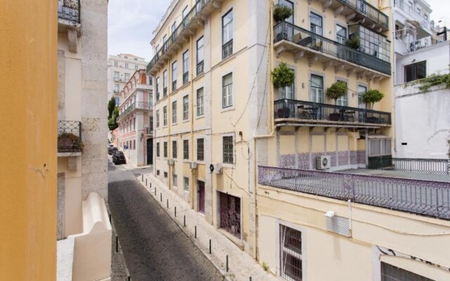 Beautiful 3-Story house in Chiado with a 40m² private terrace