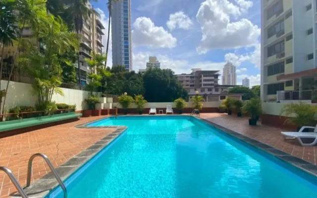 Spacious, Renovated, 2Hb in Style and With Pool