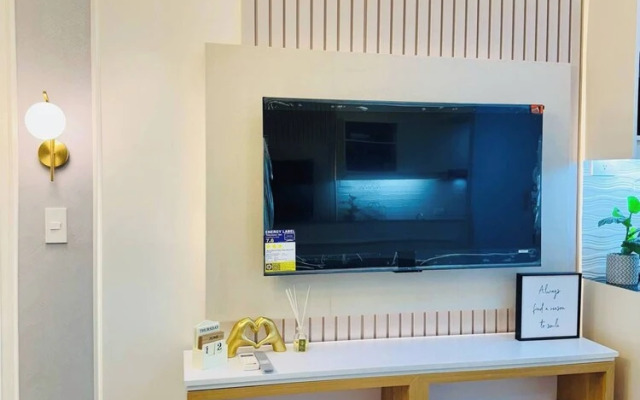 Stylish Condo Room in Iloilo City With Shared Pool
