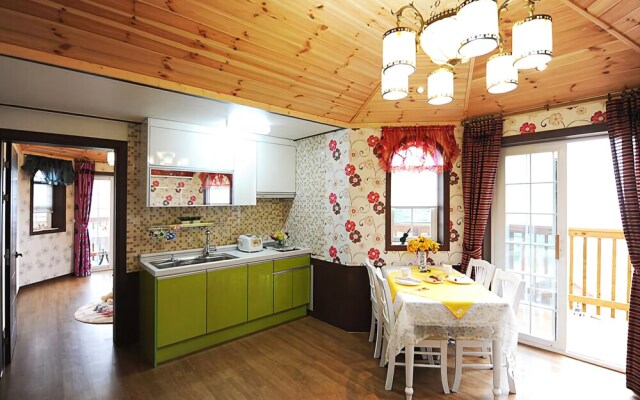 Ganghwang Noul Flower Landscape Pension