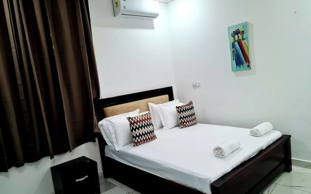 Gorgeous Quiet & Comfy Close to Highway