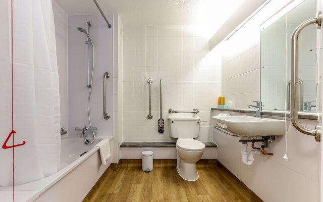 Days Inn Fleet M3