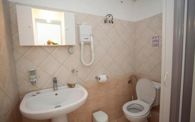 Dafnis Studios & Apartments