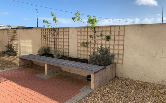 Superior 2 Bedroom Condo With Stunning Sea Views