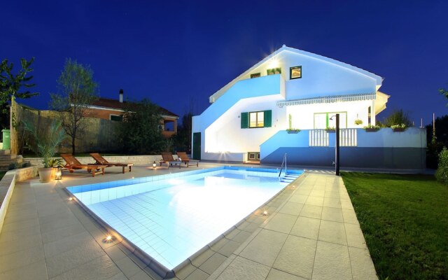 Luxurious Villa in Zadar With Swimming Pool