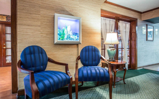 Red Roof Inn & Suites Cornelius – Lake Norman