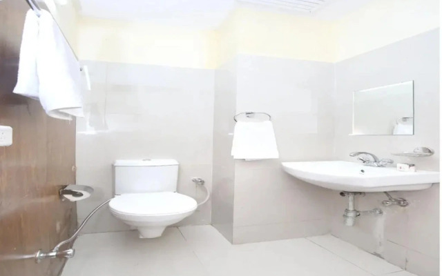 OYO 10891 Hotel Starwood