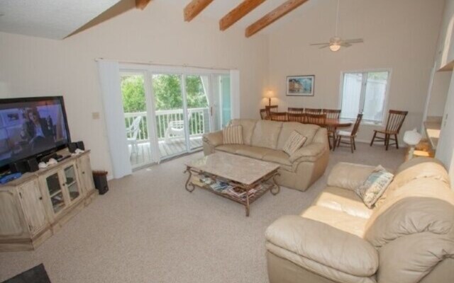 Shoot The Breeze 4 Bedroom Condo by Redawning