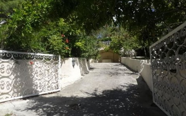 Villa With 3 Bedrooms in Saint-clément-de-rivière, With Wonderful Moun