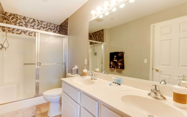 Lakefront Ozark Condo w/ Spacious Balcony!