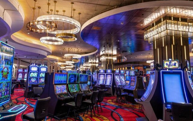 Horseshoe Black Hawk - A Caesars Rewards Destination