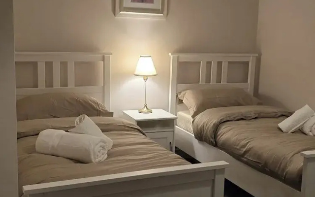 Dublin - 3 Bedroom Cosy Home - Sleeps Max 7