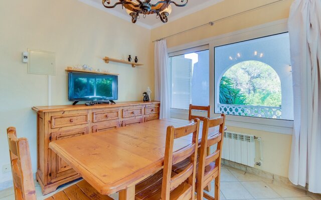 Villa With Pool and air Conditioning