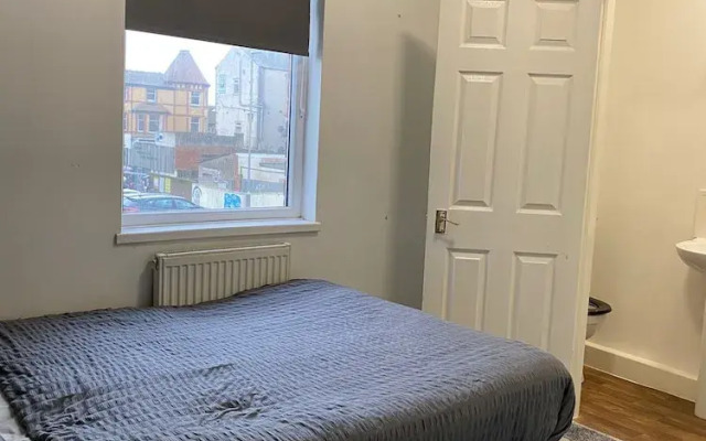 The Avari Beach Hotel