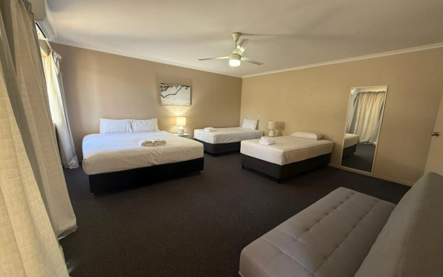 Harbour Sails Motor Inn