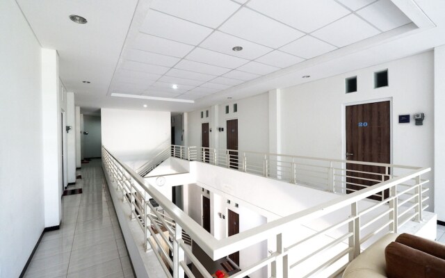 Sunshine Hostel by OYO Rooms